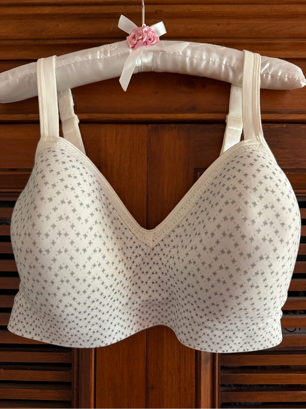 Comfort Wireless Cream Sports Bra with Subtle Gray Star Pattern 2X